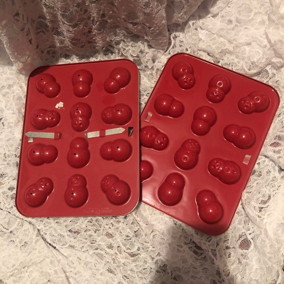 Red Nordic ware 12 snowman cake pop baking mold, like new- fun project for kids. - Picture 3 of 7